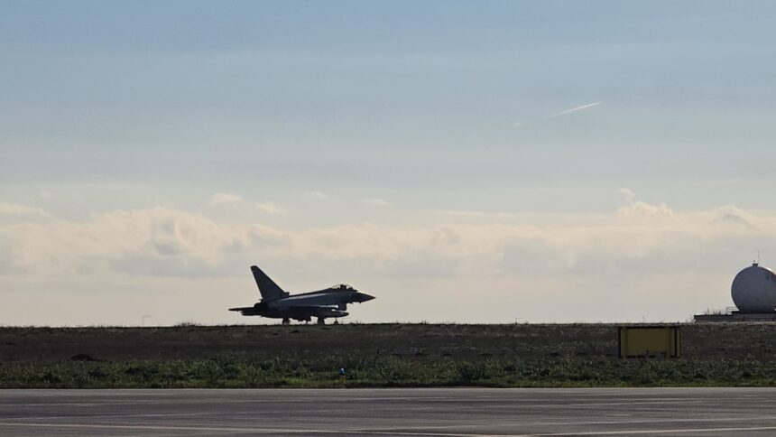 atentie constanteni pilotii de la mihail kogalniceanu efectueaza noi zboruri la joasa altitudine si in regim supersonic in tot judetul ce spun fortele aeriene 69306883af200