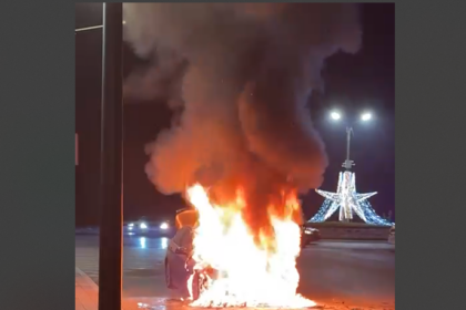 autoturism cuprins de flacari in zona auchan aproape de sensul giratoriu spre cumpana 693890d188a28