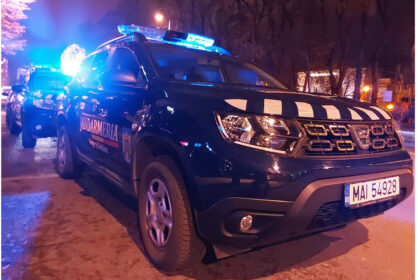 barbati din medgidia cernavoda si mangalia prinsi de jandarmi cu jointuri si plicuri cu substante interzise 693c0dcb0669c