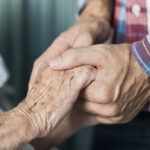 batrani gasiti in conditii improprii intr o casa din timis dupa ce caminul in care erau internati a fost inchis pentru nereguli 6939d60f32219