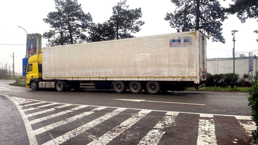 captura record la frontiera negru voda iata ce au gasit politistii intr un camion inmatriculat in turcia 6937f61827269