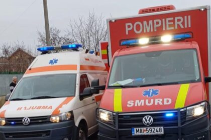 casa cuprinsa de flacari in lumina pompierii intervin cu trei autospeciale si a fost chemat si smurd ul 6934216e0f2fa