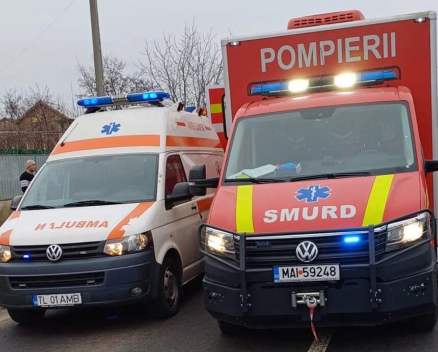 casa cuprinsa de flacari in lumina pompierii intervin cu trei autospeciale si a fost chemat si smurd ul 6934216e0f2fa