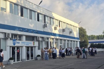 ce spune conducerea ct bus sa despre plata salariilor angajatilor companiei 692ee9560d974