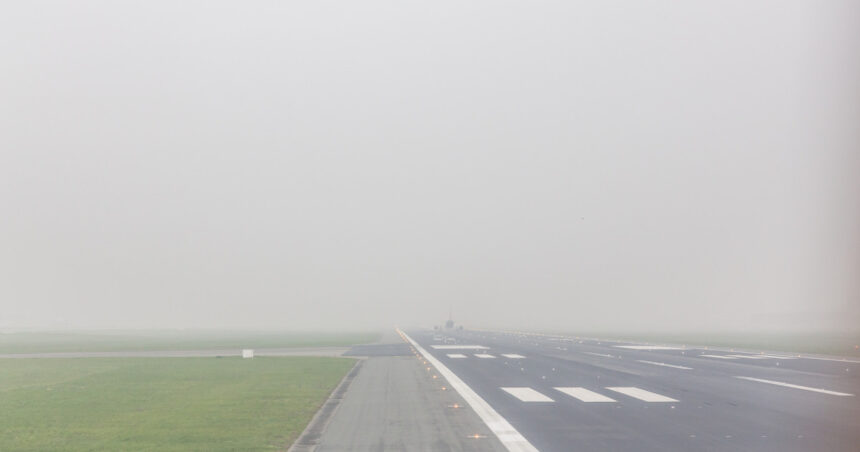 ceata da peste cap traficul aerian la iasi doua zboruri au fost redirectionate catre bacau 6945a8ea21ebe