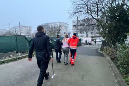 constanta interventie contracronometru a echipajelor de salvare dupa ce o femeie a cazut intr un apartament de pe strada soveja 6946c7aba39d6