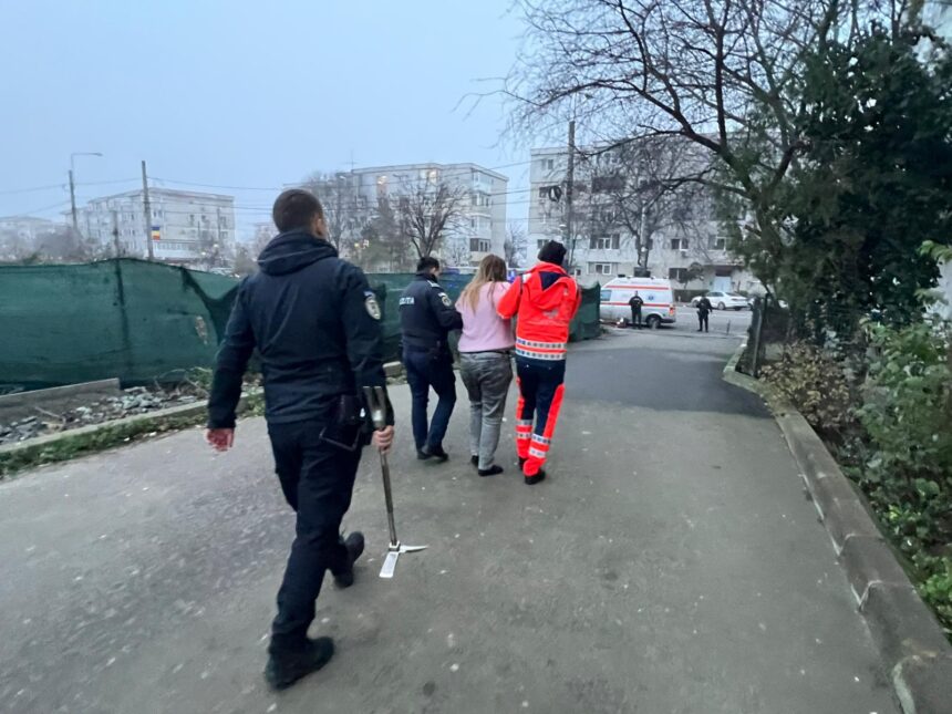 constanta interventie contracronometru a echipajelor de salvare dupa ce o femeie a cazut intr un apartament de pe strada soveja 6946c7aba39d6