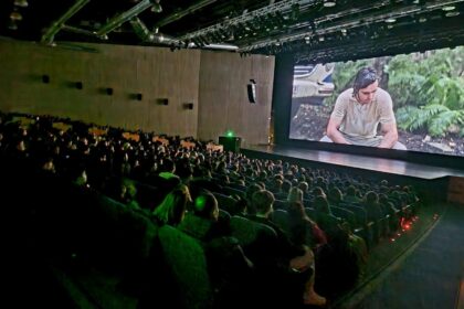 cravata galbena povestea extraordinara a maestrului sergiu celibidache proiectata cu sali sold out la centrul multifunctional jean constantin 6932a20e7aba3