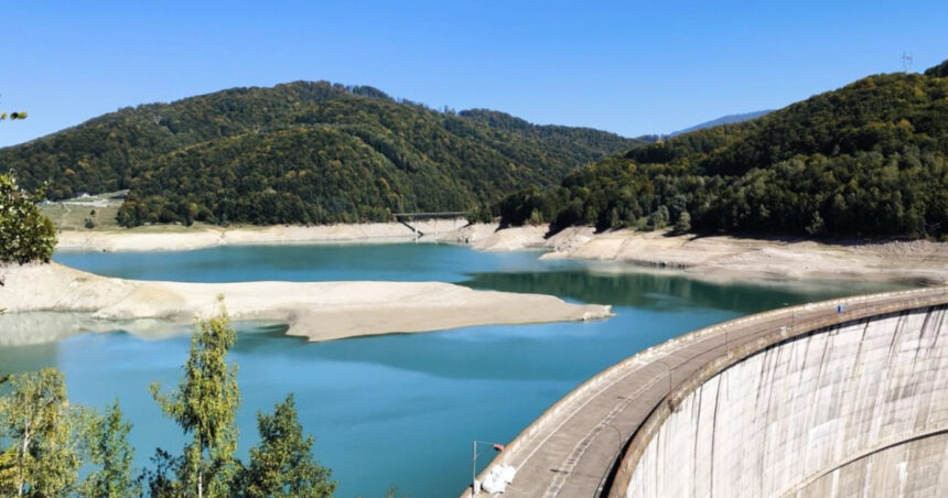 criza apei din prahova continua in trei comune apa ramane nepotabila 693c0fa385144