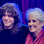 cum se numeste ultima melodie inregistrata de joan baez artista s a intors in studio revoltata de politicile lui trump 6934a8927487c