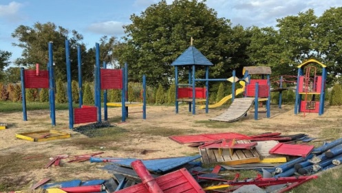 de cine sau de ce depinde reabilitarea locului de joaca tara piticilor 692f60b6168e5