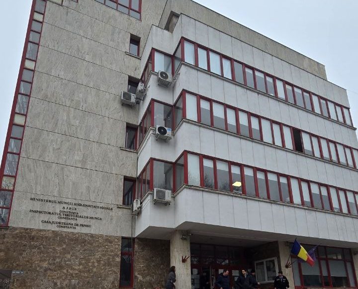 de la 1 ianuarie 2026 platforma revisal nu va mai fi operationala angajatorii sunt invitati sa finalizeze inrolarea in reges online pana la sfarsitul acestui an 6939594724127