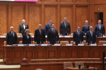 document aur a depus doua motiuni simple impotriva ministrilor de justitie si interne 694279415dfb3