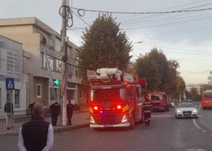 doua autoturisme s au ciocnit intr o intersectie din cernavoda au fost trimisi pompierii si ambulanta 6939246819e6d