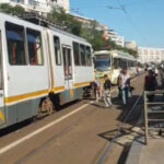 doua tramvaie s au ciocnit in bucuresti un copil a ajuns la spital 692dce3cac372