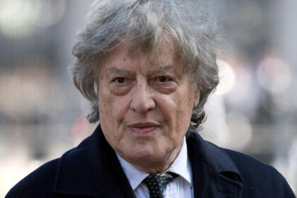 dramaturgul tom stoppard a murit la varsta de 88 de ani scenaristul a primit un oscar pentru shakespeare in love 6936f38f2b400