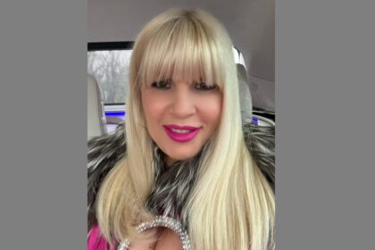 elena udrea isi sarbatoreste ziua de nastere iti multumesc doamne pentru ca astazi de ziua mea sunt din nou o mama fericita 694e519632197
