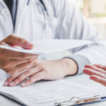 exclusiv cum ar putea fi rezolvata problema concediilor medicale false seful cnas ar putea fi retras dreptul de practica pentru medici 693f3486d37bd