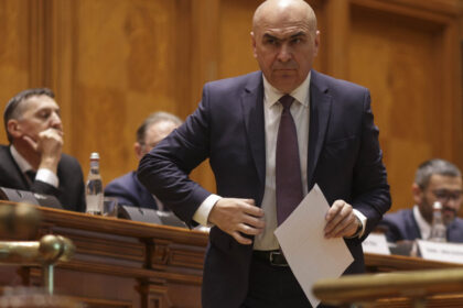 exclusiv sindicatele ii cer lui bolojan majorarea salariului minim cu 300 de lei romania un paradis fiscal cu o politica salariala aberanta 693fe0cabda48