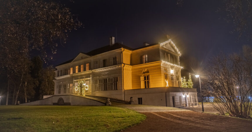 familia regala a romaniei petrece craciunul si anul nou la savarsin cand va fi deschis pentru public targul de craciun din satul regal 6943dfd91bdec