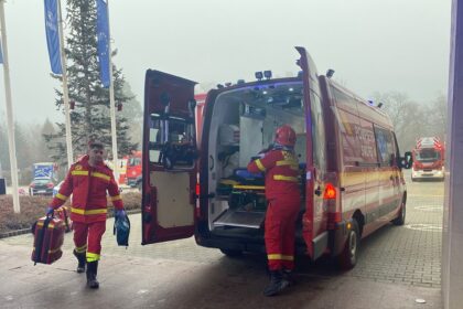 foto accident de final destination 4 copii si doi adulti au ajuns la spital dupa ce tavanul piscinei interioare a hotelului s a prabusit peste ei 694ab1624bbdc