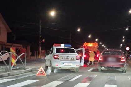 foto autoturism bmw implicat intr un accident in valu lui traian la o trecere de pietoni 694ae6300b011