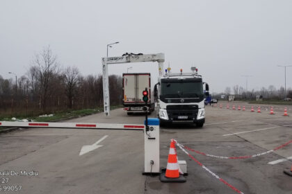foto garda de mediu a testat noul scaner mobil cu raze x in apropierea frontierei a verificat camioane de marfa inclusiv pentru radiatii 69440b51e00af