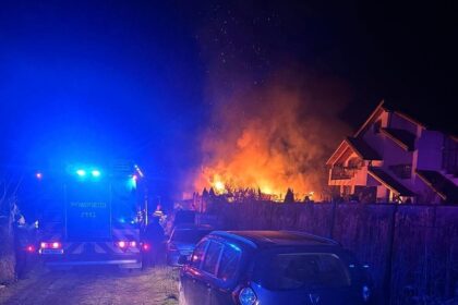 foto incendiu puternic intr o gospodarie din municipiul tulcea 693dc54200057