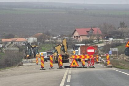 foto mai sunt doar cateva zile pana la termenul final trafic restrictionat in continuare pe dn2a din cauza reparatiilor la podul de la iesire din crucea 6933e57328ee5