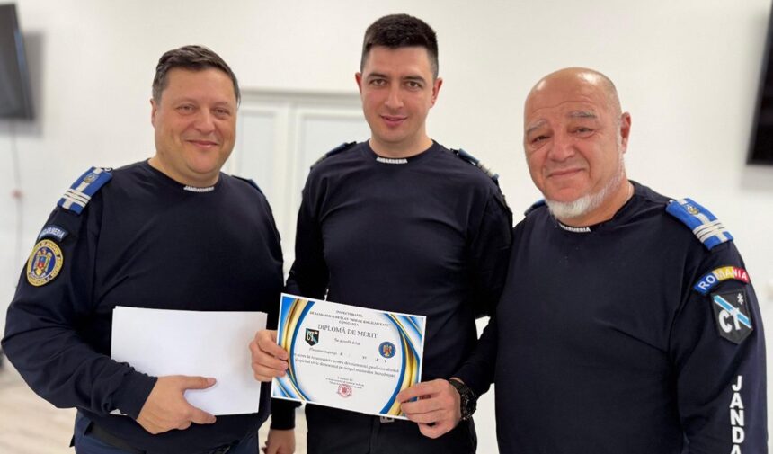 foto patru ofiteri si 12 subofiteri au fost avansati in grad la inspectoratul de jandarmi judetean constanta cu ocazia zilei nationale a romaniei 692ec2984d4bb