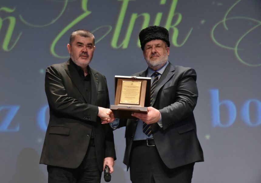 foto peste 1 000 de persoane au luat parte la evenimentul dedicat sarbatorii etniei tatare din romania organizat de uniunea democrata a tatarilor turco musulmani din romania 693f1a42d6780