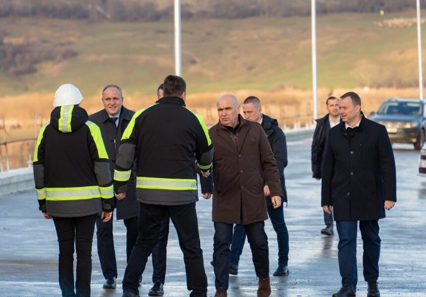 foto premierul ilie bolojan prezent la constanta intalniri cu sefii pnl si primarii din judet 6945647d37264