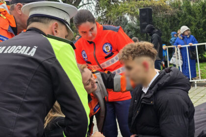 foto un nou incident in timpul paradei de 1 decembrie de la constanta unui adolescent i s a facut rau 692d74ac7fa95