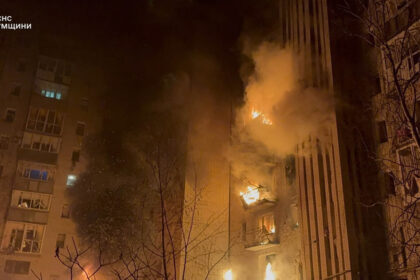 galerie foto atac cu drona in ucraina sapte victime dupa lovirea unui bloc in okhtyrka rusia revendica o noua cucerire in zaporojie 6936ecc4a7f39