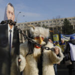 galerie foto profesorii protesteaza in piata victoriei demnitatea nu se negociaza sindicatele cer demiterea ministrului daniel david 69397e3254000