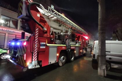 incendiu in portul mangalia in toiul noptii pompierii au intervenit cu autoscara smurd ul si mai multe autospeciale de stingere 694b87f57d4b8
