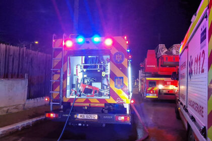 incendiu puternic la o cladire de trei etaje de pe strada caraiman din constanta 692e166aab6fd