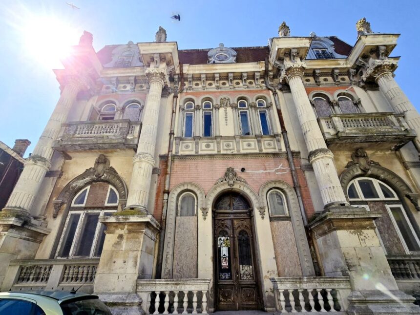 investitorii readuc la viata patrimoniul istoric din zona peninsulara a constantei casa cu lei si cabaret britania in plin proces de reabilitare 692ccc69be647