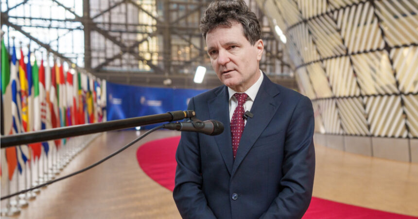 lumea s a schimbat nicusor dan interviu in politico interesele economice bat moralitatea in era trump ue ia decizii prea lent 694925fa91224