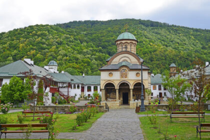 mormantul lui mircea cel batran de la manastirea cozia a fost redeschis dupa un secol 6939d98445fb1