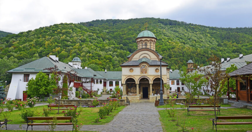 mormantul lui mircea cel batran de la manastirea cozia a fost redeschis dupa un secol 6939d98445fb1