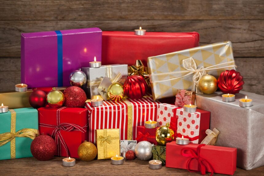 mos nicolae ajunge maine in comuna nicolae balcescu primarul viorel balan e o bucurie sa pastram aceasta traditie si sa aducem zambete copiilor 693142aa53554