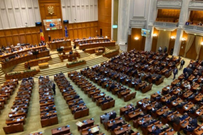 motiunea de cenzura impotriva guvernului bolojan va fi dezbatuta si votata astazi in parlament 693faf52895a1