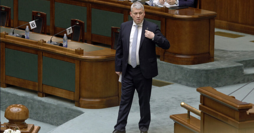 motiunea simpla a aur contra lui catalin predoiu dezbatuta si votata luni de senat premierul bolojan participa la plen 6948ed9b9a6dd