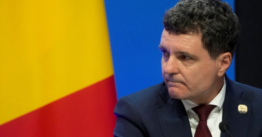 nicusor dan a oferit o singura decoratie cu ocazia zilei nationale reprezinta esenta a ceea ce inseamna dragostea de tara 692d45564a41b