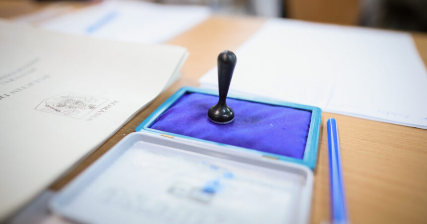 ordine schimbata intre primii trei clasati in ultimul sondaj pentru alegerile de la primaria capitalei 692e0a20c48c3