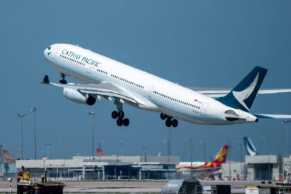 panica la bordul unui zbor boston hong kong un pasager a incercat sa deschida usa avionului in zbor 693bec6ca4c00