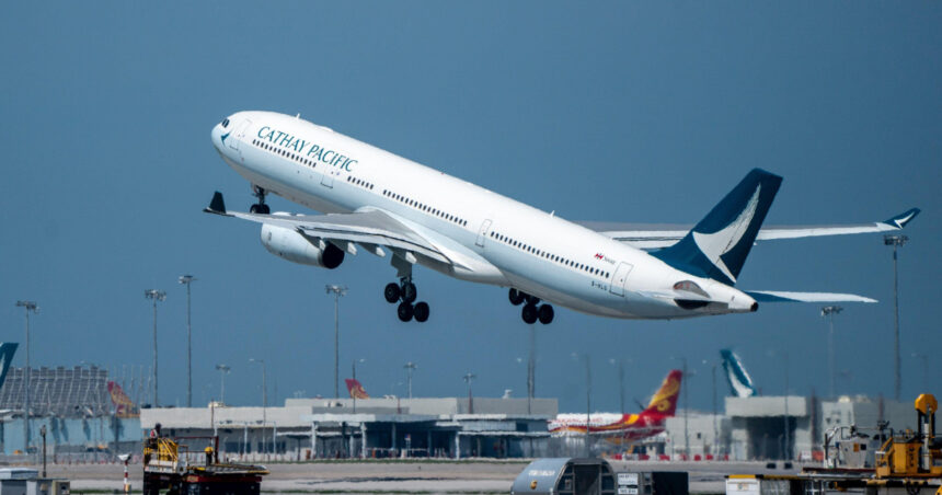 panica la bordul unui zbor boston hong kong un pasager a incercat sa deschida usa avionului in zbor 693bec6ca4c00