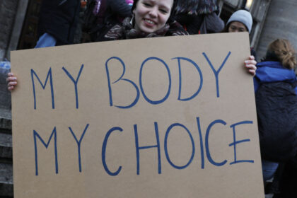 parlamentul european a votat dreptul la avort garantat in toate tarile membre ce se intampla mai departe si cum au votat alesii romani 6942d80d8d369