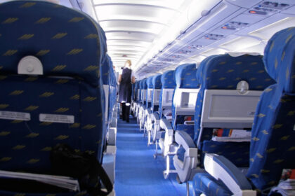 pasagerii supraponderali obligati sa cumpere doua locuri in avion zborurile din sua se scumpesc 69301cfc34af9